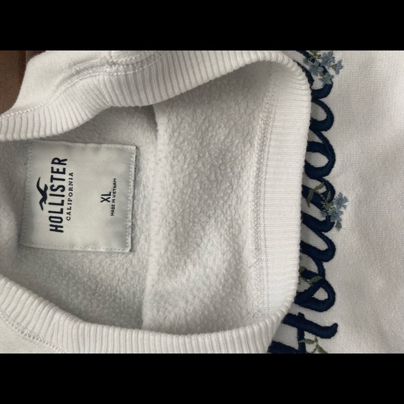 Hollister blue flower sweatshirt - Picture 3 of 3